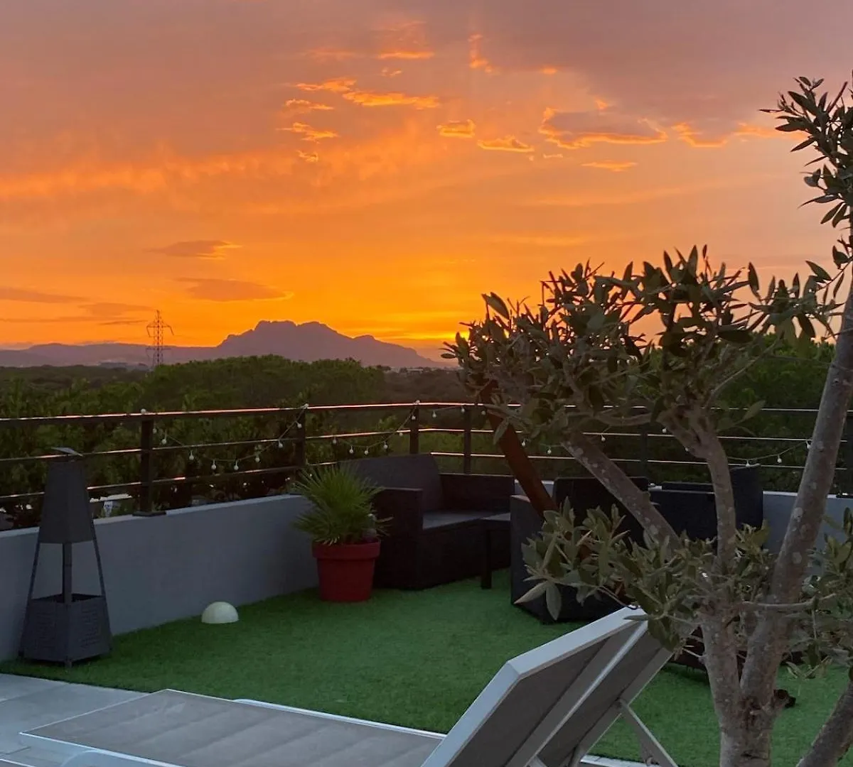 Appartement Toit Terrasse, Piscine, Plages A 10Min Et Parking Fréjus 0*,